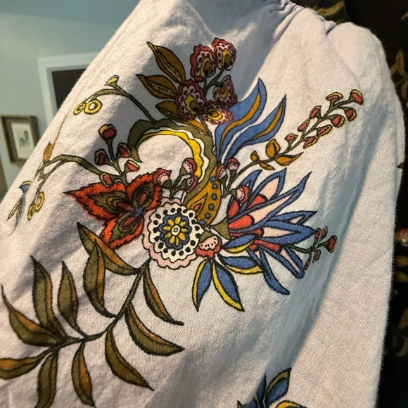 Floral Loft Women's Top - Picture 5 of 8